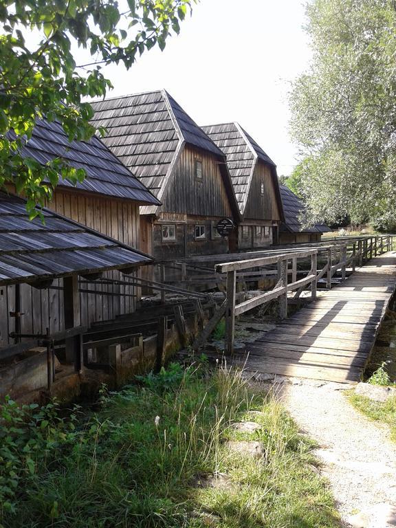 Gacka Rooms Vrhovine Eksteriør billede