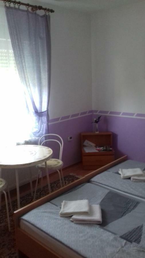 Gacka Rooms Vrhovine Eksteriør billede