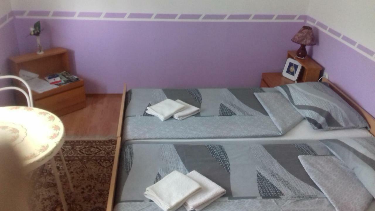 Gacka Rooms Vrhovine Eksteriør billede