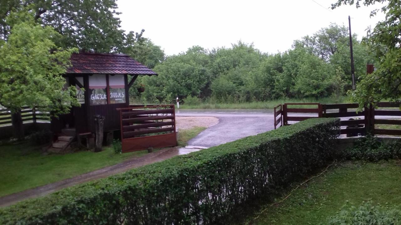 Gacka Rooms Vrhovine Eksteriør billede