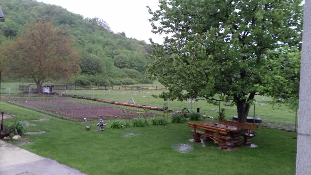 Gacka Rooms Vrhovine Eksteriør billede