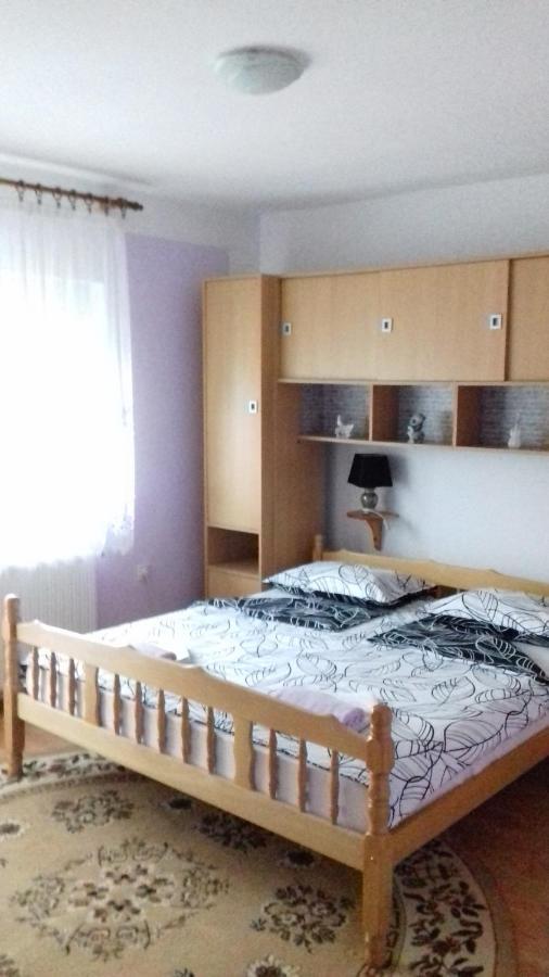 Gacka Rooms Vrhovine Eksteriør billede